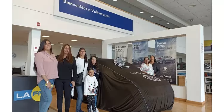 Entrega tercer carro de La FM Entrega tercer carro de La FM