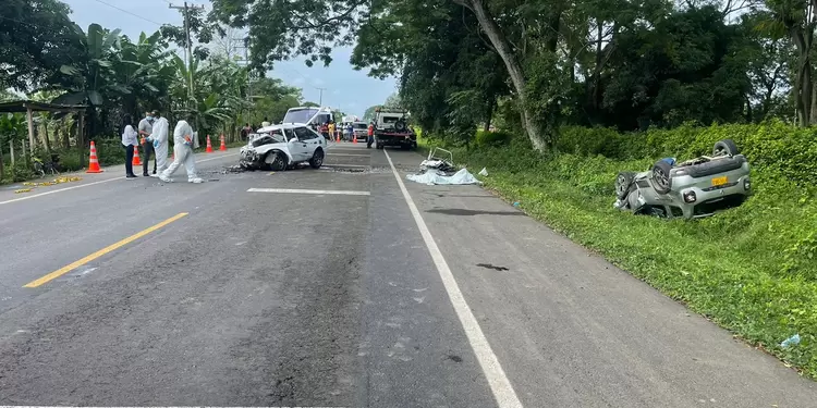 Dos muertos y seis heridos dejó accidente de tránsito en vías de Bolívar