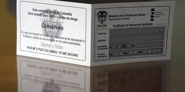 Carné de vacunación sin diligenciar Carné de vacunación que se emite en Colombia