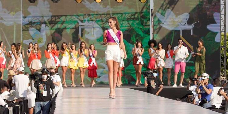 Desfile en el Concurso Nacional de Belleza 2021 Desfile en el Concurso Nacional de Belleza 2021