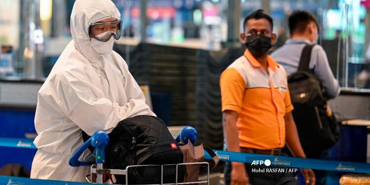 Controles antivocovid en aeropuerto Controles antivocovid en aeropuerto de Asia