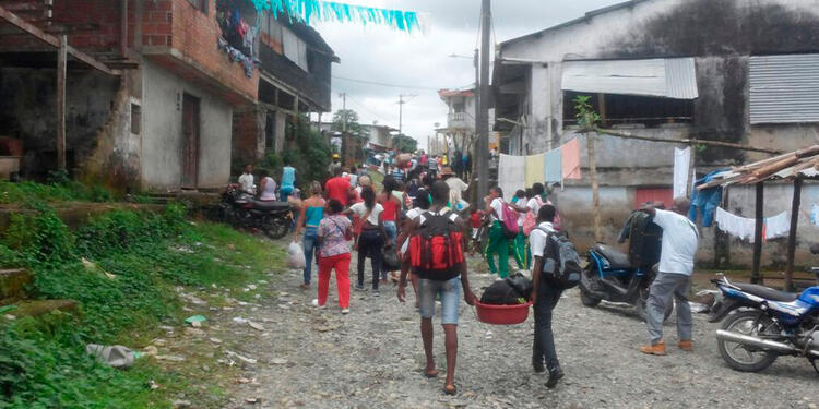 Desplazados por el conflicto armado Campesinos desplazados son víctimas del conflicto armado