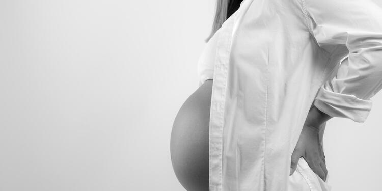 Mujeres embarazadas podrían abortar hasta las 14 semanas si se aprueba en Colombia Mujer en estado de embarazo