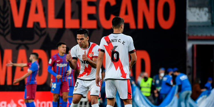 Radamel Falcao en el campo con el Rayo Vallecano Radamel Falcao con el Rayo Vallecano