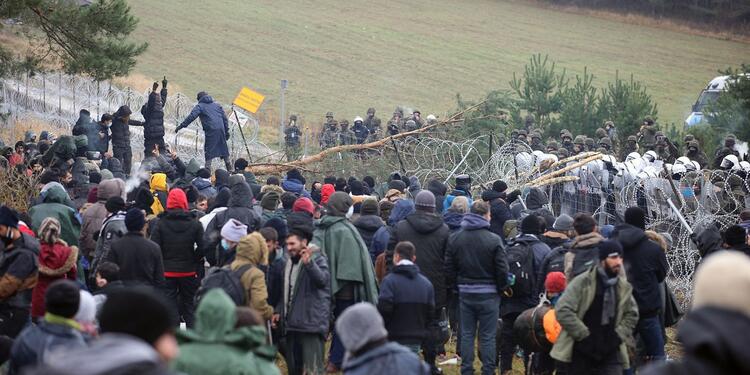 Migrantes en frontera entre Polonia y Bielorrusia