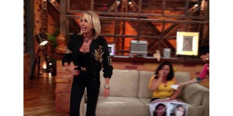 Laura Bozzo en su programa Laura en América Laura Bozzo durante su famoso programa Laura en América