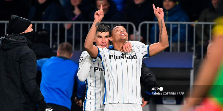 Luis Fernando Muriel con el uniforme del Atalanta Luis Fernando Muriel jugando con el Atalanta