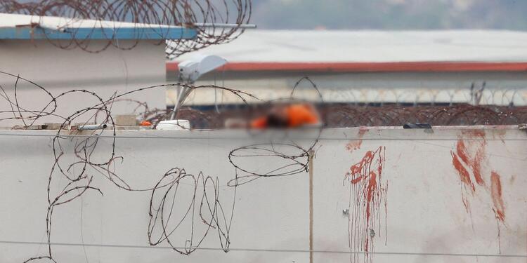 Masacre en cárcel de Ecuador deja más de 58 presos muertos Masacre en cárcel de Ecuador deja más de 58 presos muertos
