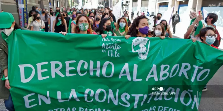 Feministas piden despenalización del aborto en Chile Colectivo feminista de Chile pide despenalización del aborto