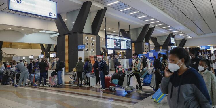 Aeropuerto Sudáfrica cierre de vuelos Variante Omicron se detectó en Sudáfrica.