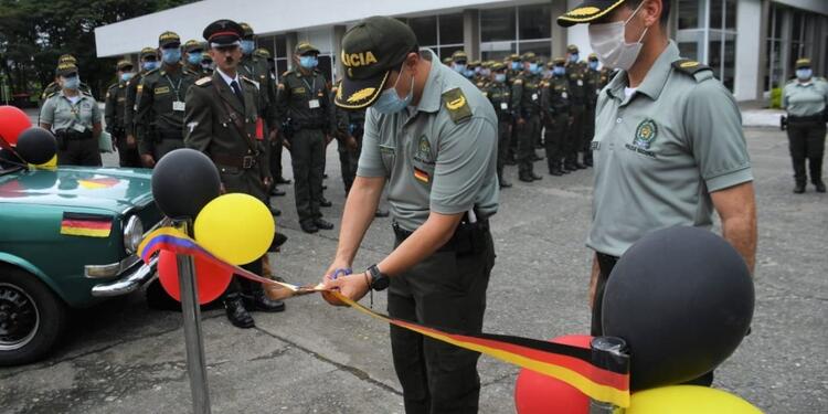Policía disfrazado de Hitler Policía disfrazado de Hitler