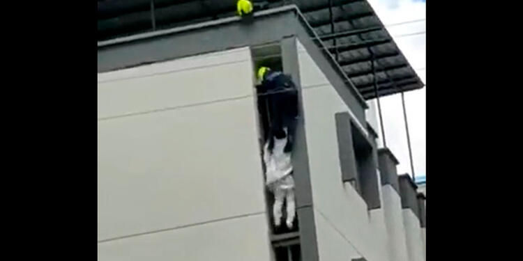 Bomberos detienen intento en Bucaramanga Intento de suicidio en edificio de Bucaramanga
