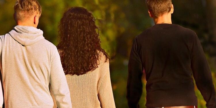 Mujeres deberían tener dos esposo por su bienestar, según estudio