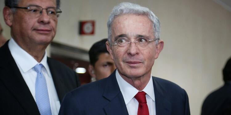 Álvaro Uribe Vélez en la Corte Suprema de Justicia. Álvaro Uribe Vélez en la Corte Suprema de Justicia.