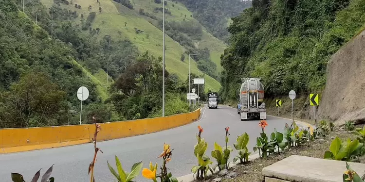 Vía al Alto de La Línea