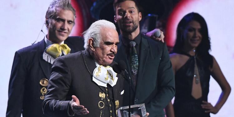 Vicente Fernández recibió premio en los Latin Grammy de 2019