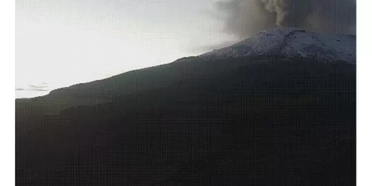 Volcán Nevado del Ruiz emite cenizas hace semanas Volcán Nevado del Ruiz emite cenizas hace semanas