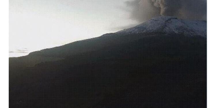 Volcán Nevado del Ruiz emite cenizas hace semanas Volcán Nevado del Ruiz emite cenizas hace semanas