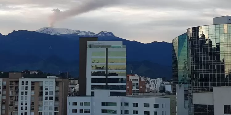 Al interior del volcán Nevado del Ruiz hay un pequeño domo de magma
