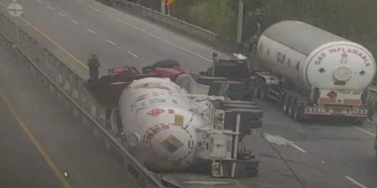 Accidente de camión cisterna en Bogotá - Villavicencio