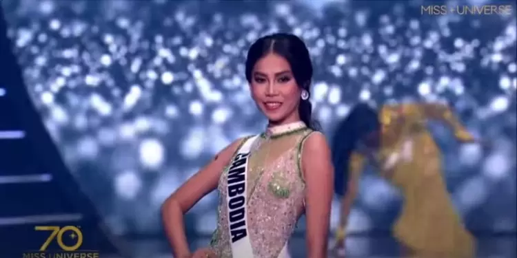 Caída de Miss Camerún Caída de Miss Camerún se dio cuando apenas iba a desfilar en Miss Universo 2021