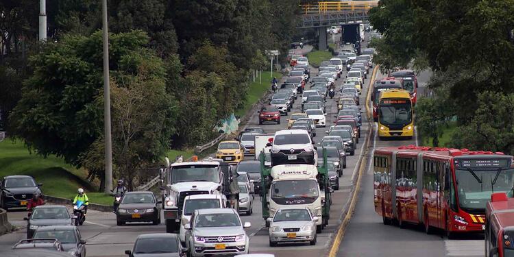 Levantamiento del pico y placa tiene 'castigaos' a bogotanos con trancones