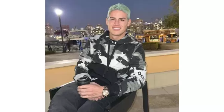 James Rodríguez James Rodríguez se tinturó el cabello de azul