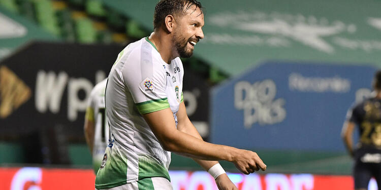 Matias Mier jugando con La Equidad Matias Mier jugando con La Equidad