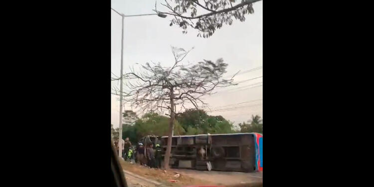 Accidente en vía de Barranquilla Accidente en vía de Barranquilla