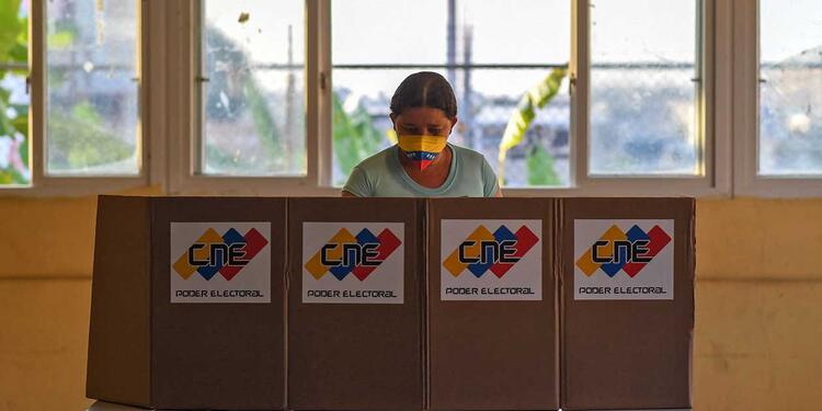 Votantes en elecciones en Venezuela