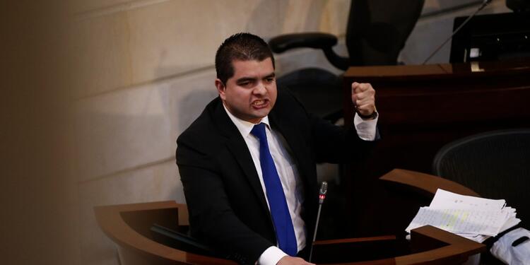 Julián Bedoya Julián Bedoya, senador cuestionado