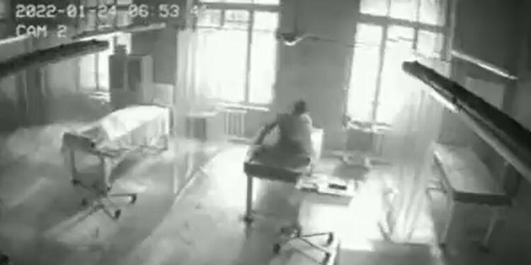 Morgue rusa con muerto