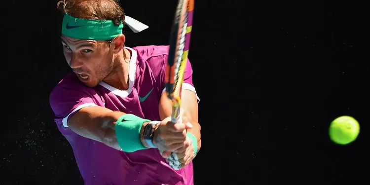 Rafael Nadal jugando en el Abierto de Australia 2022 Rafael Nadal en Abierto de Australia 2022