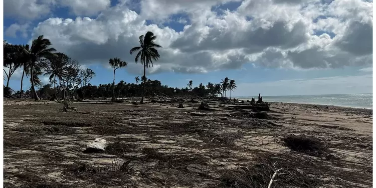 Tsunami en Tonga Tonga afectada por un tsunami y la erupción de un volcán