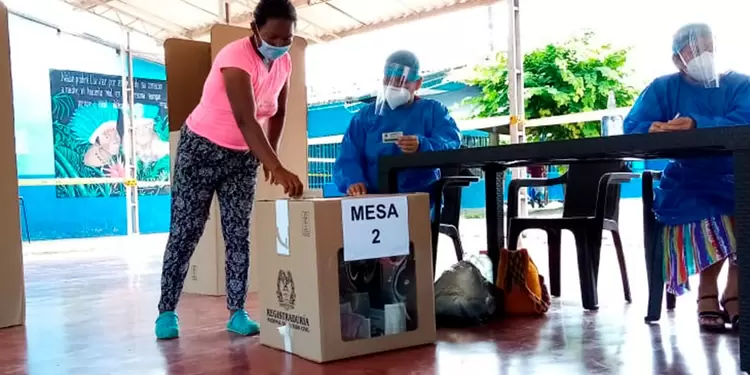 Votantes en jornada electoral en Colombia Votaciones en Colombia