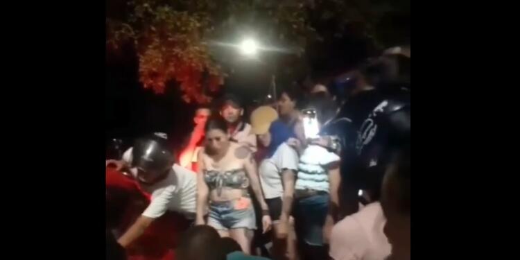 Yina Calderón quedó atrapada en un hueco, al parecer manejaba ebria Yina Calderón quedó atrapada en un hueco, al parecer manejaba ebria