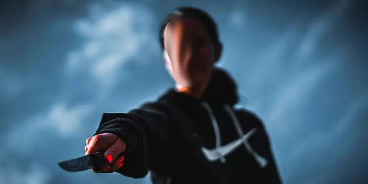 Atracador con cuchillo Atracador con cuchillo