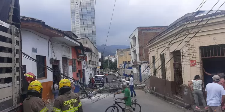 El accidente dejó daños materiales.
