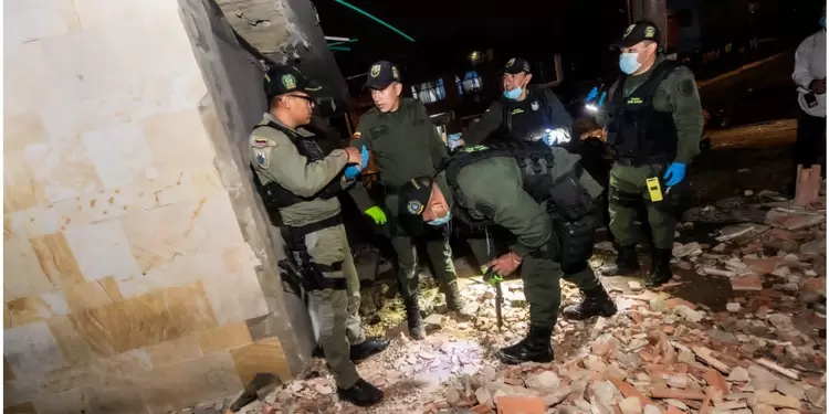 Atentado a CAI en Bogotá Atentado a CAI en Bogotá deja un niño muerto y 11 heridos
