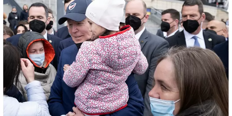 Biden visita a refugiados ucranianos en Polonia.