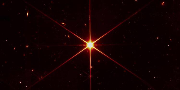 Estrella vista por el telescopio James Webb