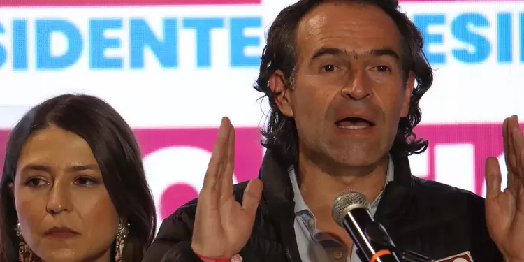 Federico Gutiérrez dando su discurso como candidato presidencial