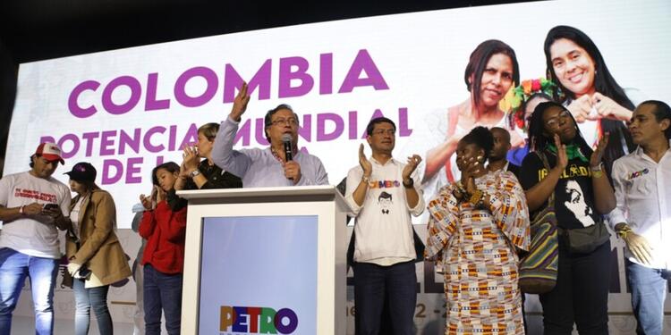 Gustavo Petro Gustavo Petro gana consulta del Pacto Histórico