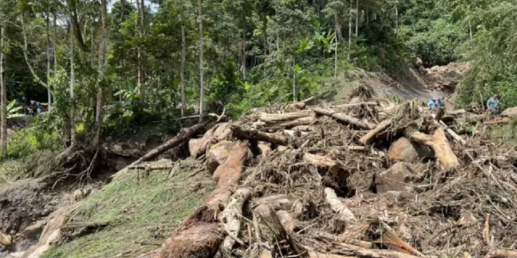 Deslizamiento de tierra en Cundinamarca por lluvias
