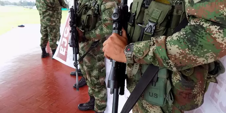 Grupo de soldados colombianos Grupo de militares colombianos