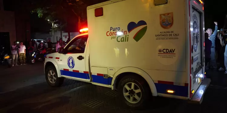 Cuerpo de Freddy Rincón en clínica Imbanaco Cuerpo de Freddy Rincón en clínica Imbanaco