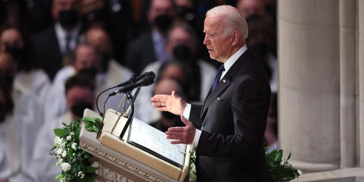 Joe Biden en el funeral de Madeleine Albright