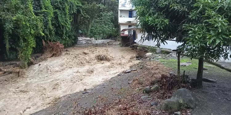 La creciente del rio Bolívar afectó 11 viviendas en Ciudad Bolívar, Antioquia.