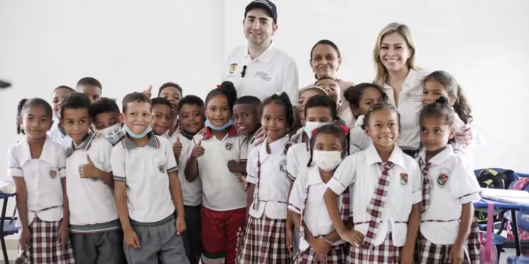 Bolívar: En marcha obras para beneficiar a 57.000 estudiantes Bolívar: En marcha obras para beneficiar a 57.000 estudiantes