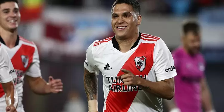 Juan Fernando Quintero, juagando con River Plate Juan Fernando Quintero, juagando con River Plate
